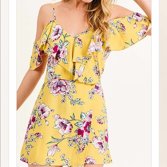 Pretty yellow romper - Picture 2 of 6